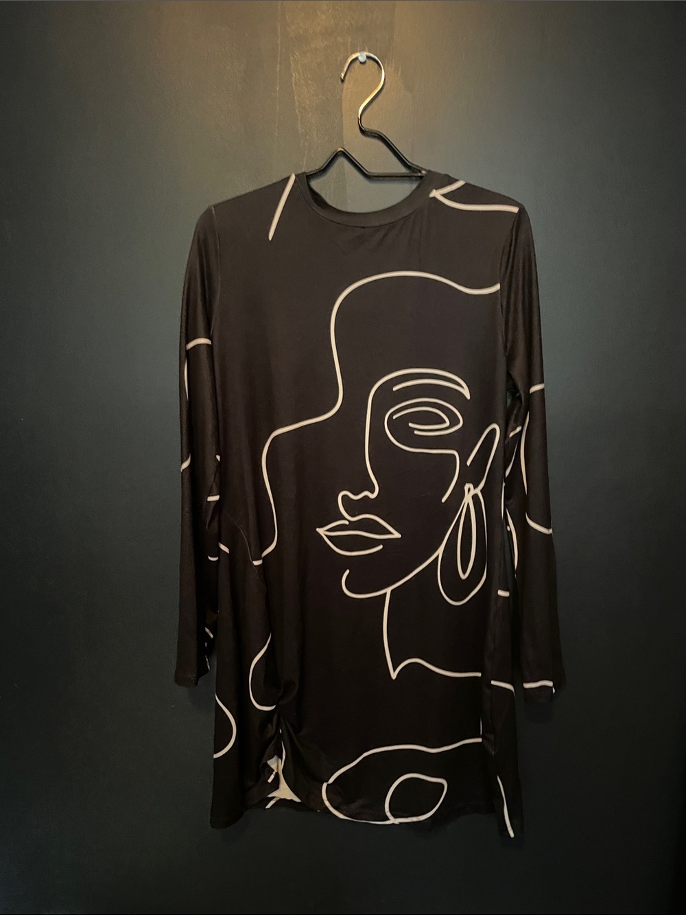 Black Abstract Line-Graphic Long Sleeve Top